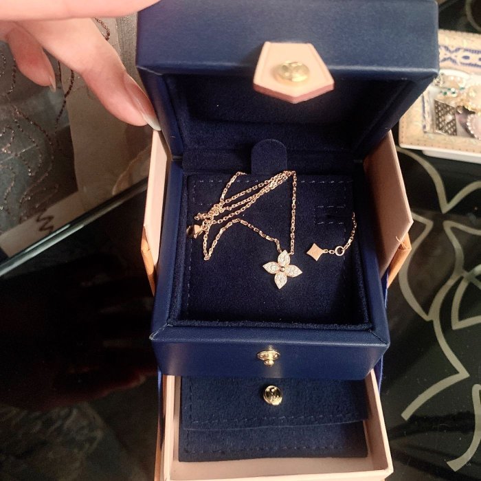 Louis Vuitton Star Blossom Pendant