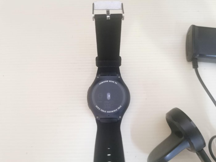 手感很好 二手幾乎無傷功能正常 三星 GEAR S2 手錶 錶 智慧 藍芽 手錶 賣2千5 也可用各式物品換