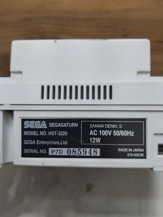 維修件 SEGA SATURN主機＋卡匣 HST-3220 可過電 其餘功能不明 當零件機賣自行整修售出不退