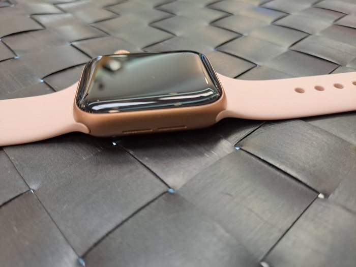 奇機通訊(巨蛋店)-二手 9.5成新 Apple Watch Series 6 40MM GPS 觸控螢幕 粉色