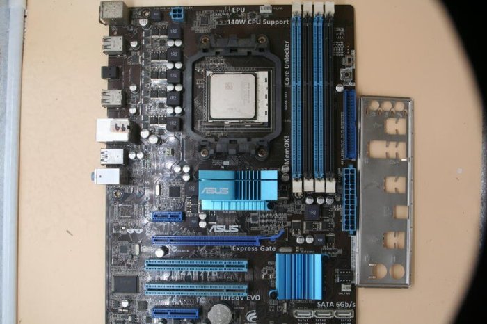 ASUS M4A87TD AMD主機板 +AMD Athlon II X4 640 CPU 附擋板