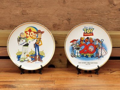 4165本通 板橋店  景品 迪士尼 玩具總動員 20週年紀念 陶瓷盤 附展示架 全兩種