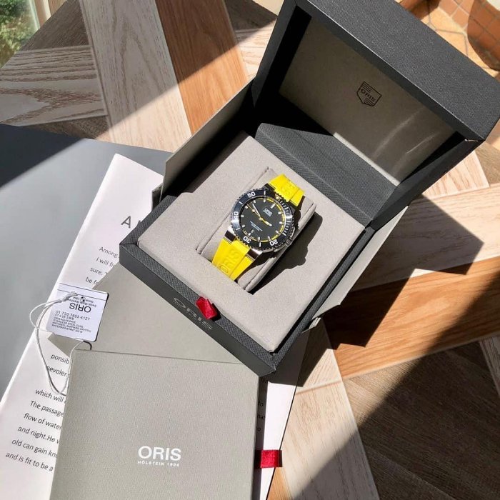 ORIS Aquis Date 黑色面錶盤 黃色橡膠錶帶 男士 自動機械腕錶 0173376534127-0742633EB 防水300M潛水錶