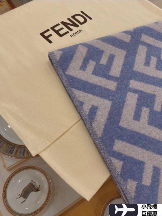 【熱賣精選】    FENDI 雙F字母款純羊絨圍巾 藍色圍巾 男女同款 披肩時尚 流蘇款 禮物 45170公分明星同款