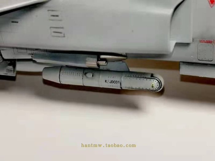 Fa72021中國空軍 WMD-7 激光瞄準吊艙1/72拼裝模型