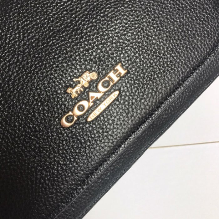 【紐約精品舖】COACH 77979 新款女士全皮郵差包 翻蓋單肩包 寬肩帶斜跨包 時尚百搭 超低直購 美國正品代購