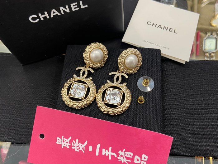 ☆最愛二手精品☆ CHANEL 香奈兒金色圓型邊垂吊雙C拼珍珠方型水鑽垂吊針式耳環 AB7747 XG6150