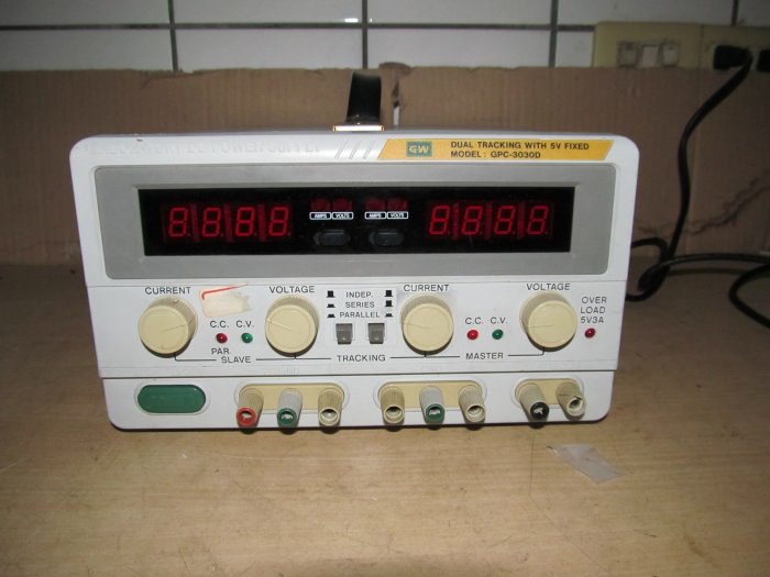 GW GPC-3030D DC Power Supply