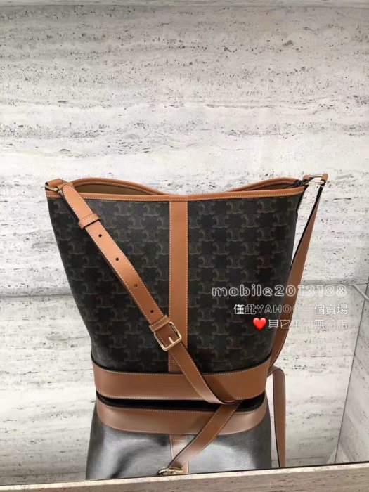 預購 全新正品 CELINE 191132 TRIOMPHE 老花帆布 中型水桶包 大水餃包_LV和GUCCI 都有出喔