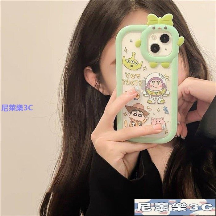 （尼萊樂3C）可愛鏡頭巴斯光年草莓熊iPhone13情侶XR蘋果11手機殼78p小眾12/xs