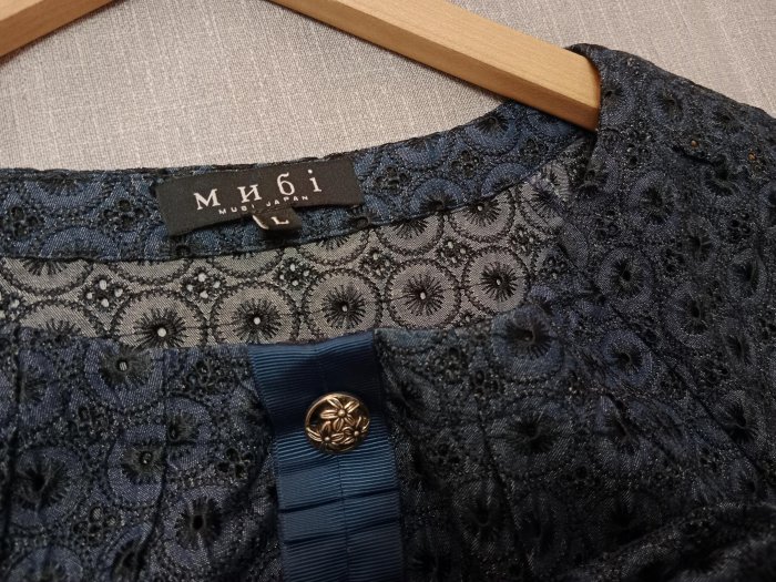 【唯美良品】MH6I MUBI JAPAN 藍色緹花上衣~ C1101-7241