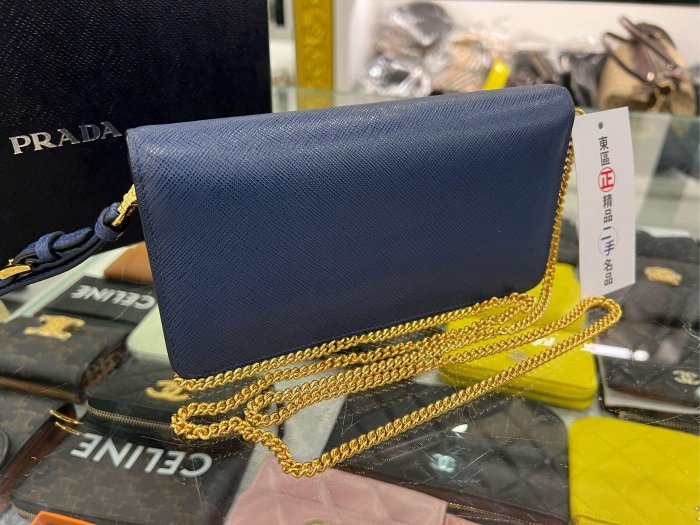 ㊣東區正精品㊣PRADA 1ZH029 WOC 藍色防刮牛皮金字雙扣金鍊斜背小包 RZ4381