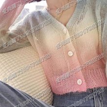 韓國東大門08172022秋季新款V領單排扣短款針織開衫設計感暈染毛衣女