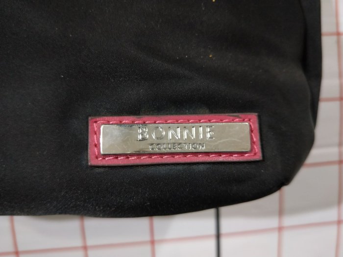 【二手衣櫃】全新 名牌 BONNIE 黑色斜背包 大容量 拉鍊口袋輕盈質感 隨身包 時尚高質感 重點收納 1080115