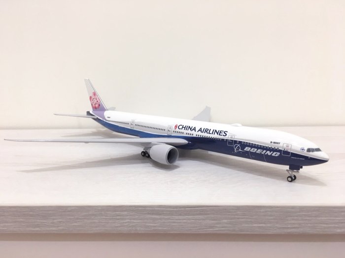 中華航空 飛機模型 波音 Boeing 777-300ER 民航機 客機 藍鯨 彩繪機 1/200