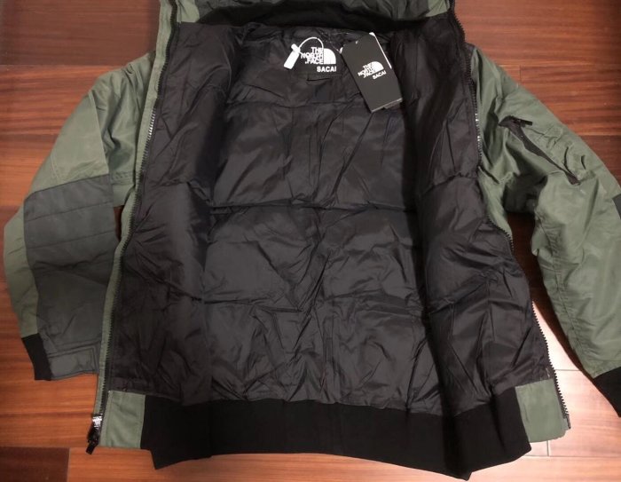 【熱賣精選】 美國正品THE NORTH FACE x 日本SACAI  BOMBER JACKET 合作聯名款軍綠色羽