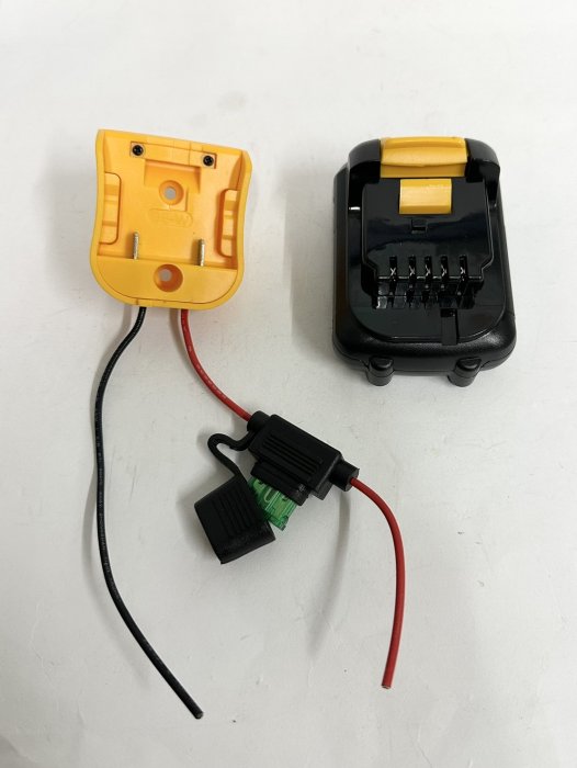 適配器 通用 得偉 平推款 10.8V(12V) 鋰電池 / 帶線連接器 / 適用DIY玩具 小車 小風扇(不含電池)