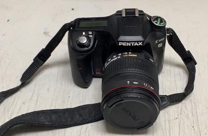 【尚典3C】PENTAX K100D 單眼數位相機 單機含鏡頭及保護袋、【不含無電池跟充電線】中古.二手