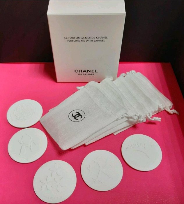 CHANEL 香奈兒 2020摩登COCO 魅惑印記 1.5+嘉柏麗 5ml+NO5 低調奢華 1.5ml 小香水組合 禮盒裝 + 陶瓷擴香組 化妝品專櫃滿額禮