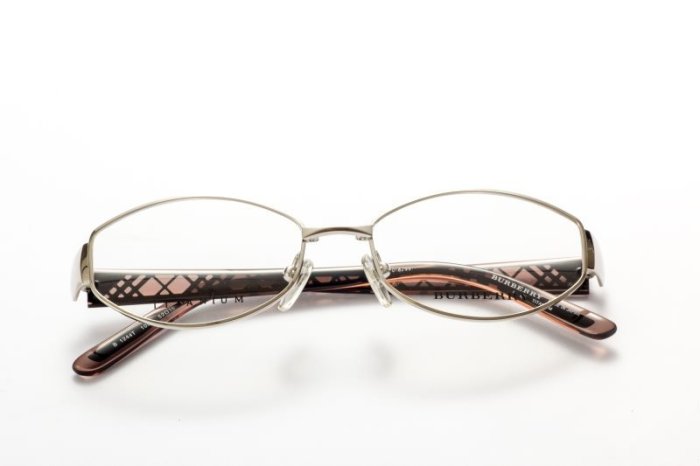 逢甲眼鏡：BURBERRY鏡框：全新正品，日本純鈦，復古格陵紋經典款：B1244T-1005