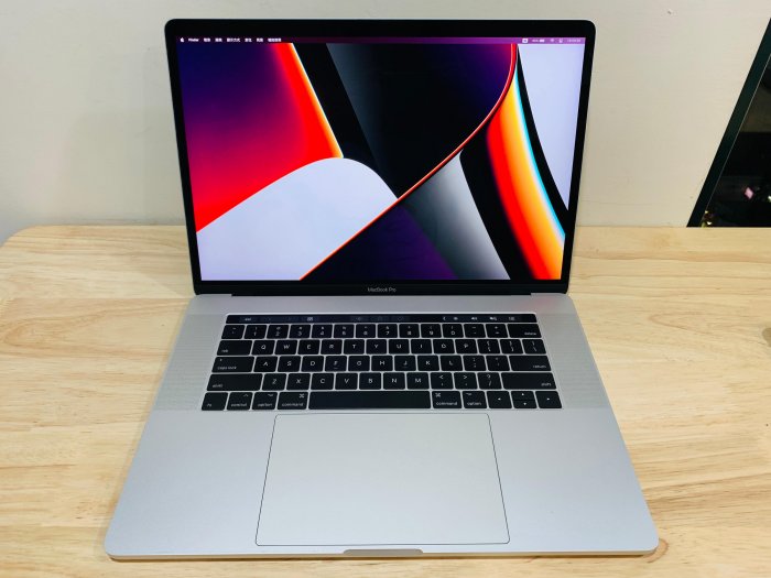 台中 2017年 MacBook Pro 15吋 i7 (2.9) 16G 1TB  英文鍵盤 灰色 太空灰  241次