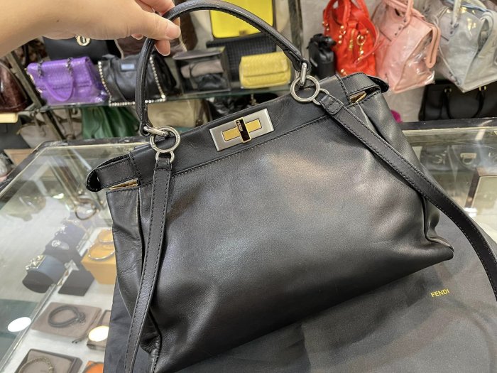 女人街國際精品"FENDI 經典款 PEEKABOO 黑色 手提 肩背 斜背包