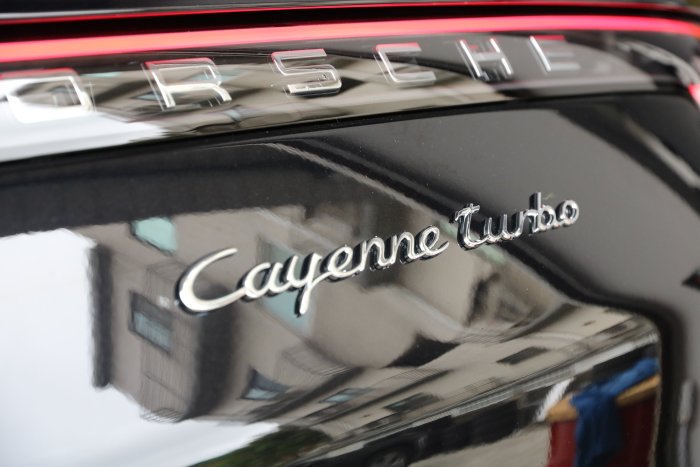 黃帝的店~TECHART CAYENNE COUPE TURBO 正廠下包圍~ CAYENNE E3 可通用~密合度極佳