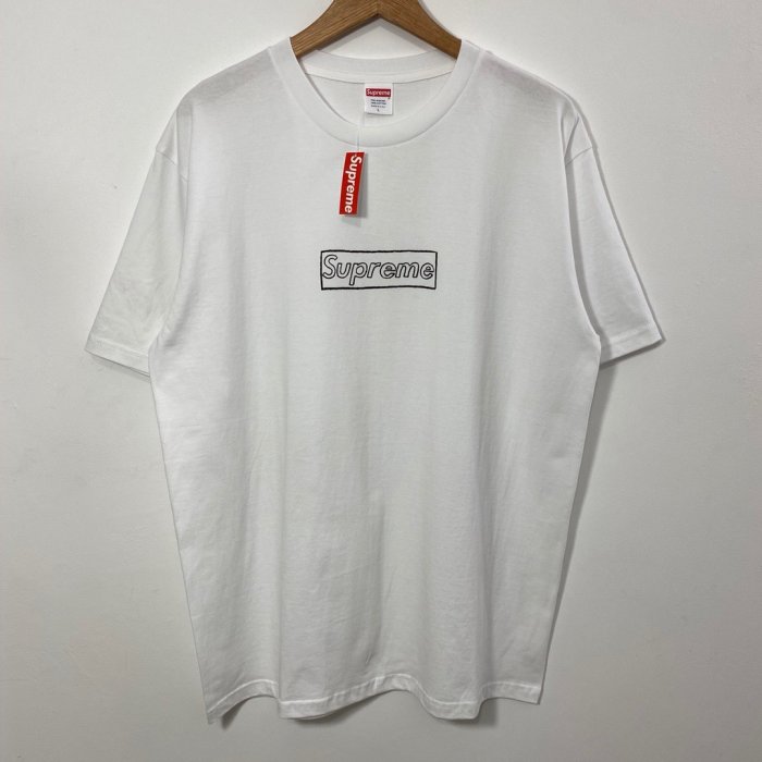 Supreme KAWS Chalk Logo Tee | Yahoo奇摩拍賣