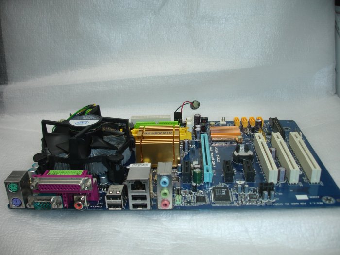 技嘉GA-P31-ES3G主機板 + Intel Pentium E5400 2.7G雙核心CPU含風扇