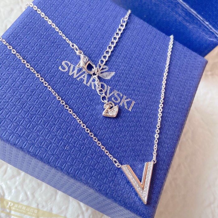 雅格精品代購 Swarovski 施華洛世奇 新款美麗V字LOGO水晶項鍊 歐美代購