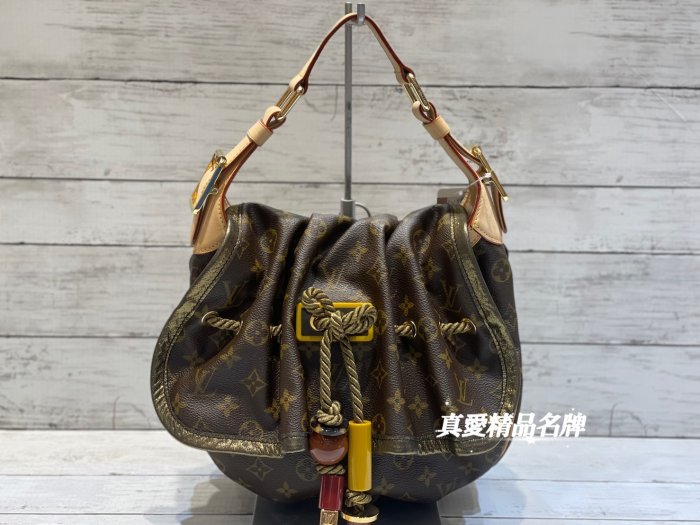 真愛名牌精品》LV M97016 限量老花抽繩吊飾肩背包*9成新*000778