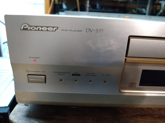 PIONEER DV-S77 DVD播放機,開機關機正常,進出倉順利,讀碟不順,以零件機售出..