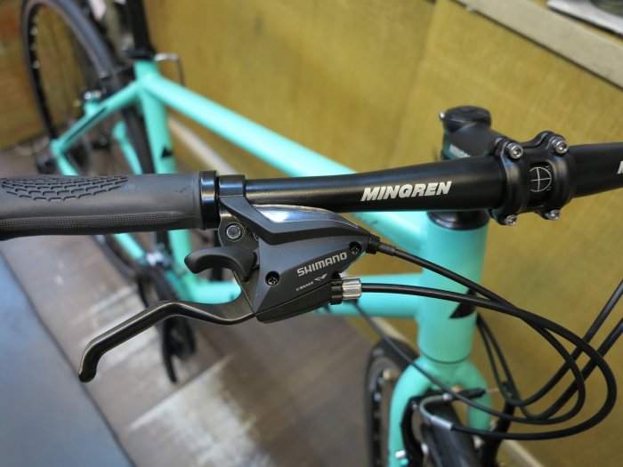 【冠鑫自行車】MINGREN 榮耀 SHIMANO 24速 鋁合金 700c 平把 公路車 通勤/休閒 馬卡龍綠 高雄