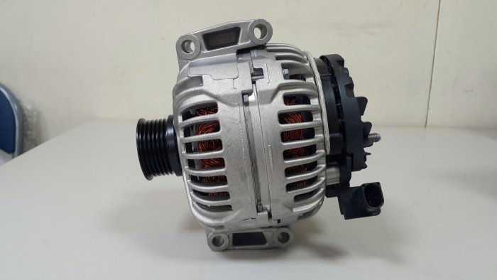 BENZ W219 M273 2005- 180A 發電機 (BOSCH製全新品) 0124625023