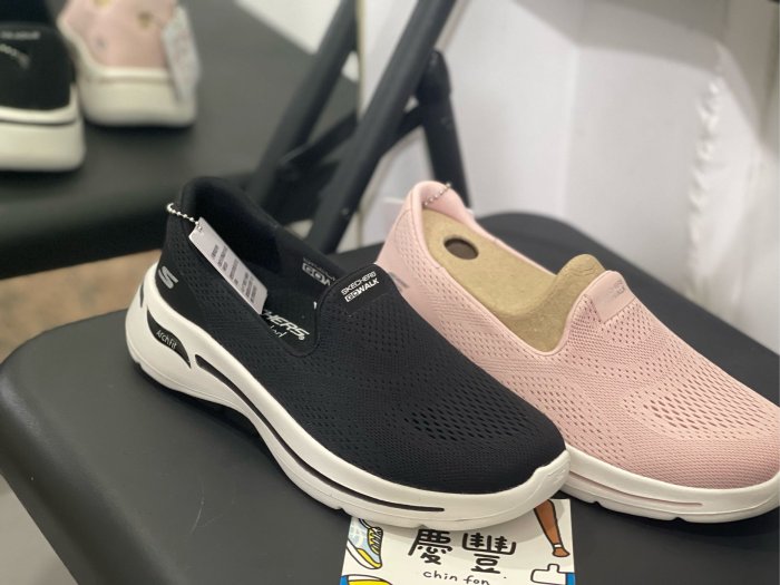 Skechers健走鞋 Go Walk Arch Fit 女 粉 黑 休閒鞋 懶人鞋 鬆緊帶124483MVE