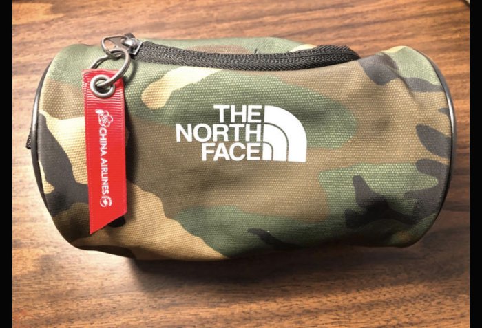 全新華航商務艙North Face盥洗包一個