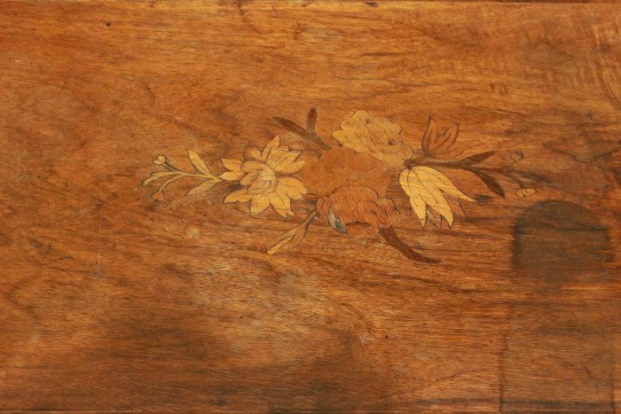 (已售)【家與收藏】稀有珍藏歐洲百年古董英國19世紀古典精緻手工Inlaid鑲嵌花梨木拼花雕刻桌2