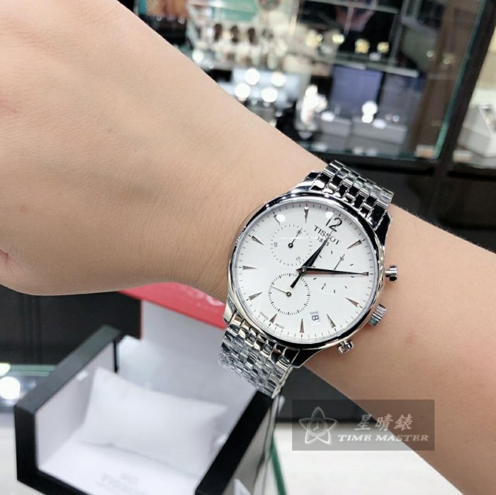 全瑞士??制！原裝正品【 Tissot 天梭】42mm三眼計時男錶.日期顯示.藍寶石鏡面.生活防水.全球印章可聯保兩年
專櫃售價14500元