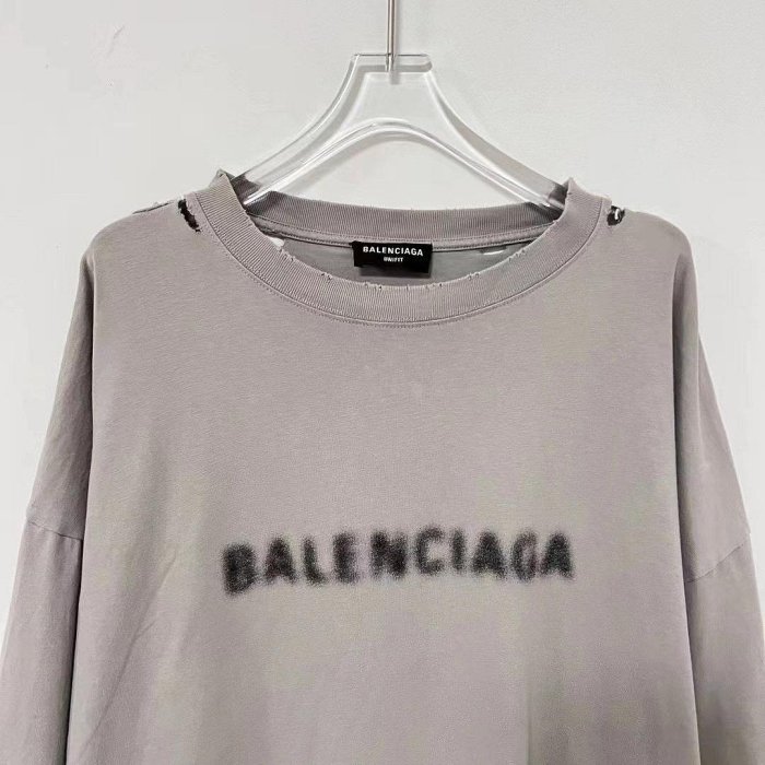 Balenciaga 巴黎世家破洞短袖 m 99新 os版型