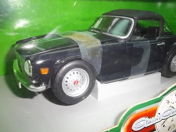 {絕版倉庫}1:18超稀有 TRIUMPH TR6  絕版捕獲!!!!