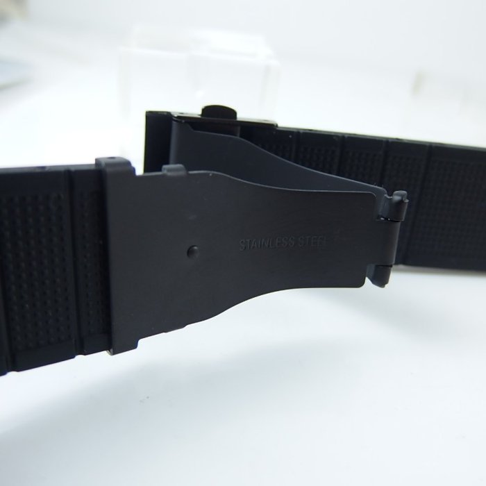【錶帶家】類似ORIS F1光頭胎賽車胎紋 24mm 黑色PVD按鈕安全扣膠帶矽膠錶帶代用