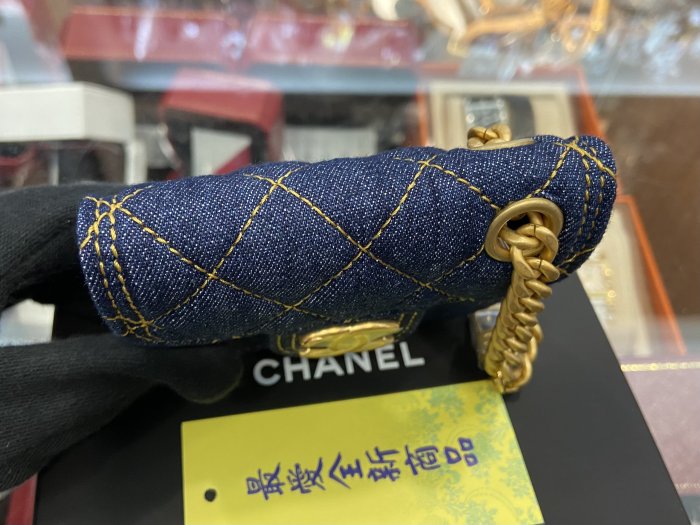 ☆最愛二手精品☆ CHANEL 全新香奈兒藍色牛仔丹寧金釦金鍊釦式翻蓋吊飾卡片夾零錢包吊飾包 AP3355 XG4444