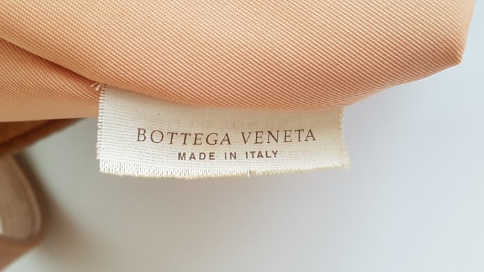 Bottega Veneta  經典款 BV  幻影包   義大利   時尚精品，  保證真品  超級特價便宜賣