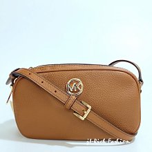 就愛精品店❤️ Michael Kors 小款駝色荔枝皮革材質雙拉鍊斜背/相機包-附提袋 # 38H9CFTC6L