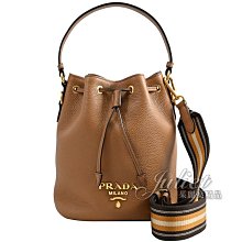 【茱麗葉精品】全新精品 PRADA 專櫃商品 1BE072 質感小牛皮手提斜背兩用水桶包.咖 預購無現貨