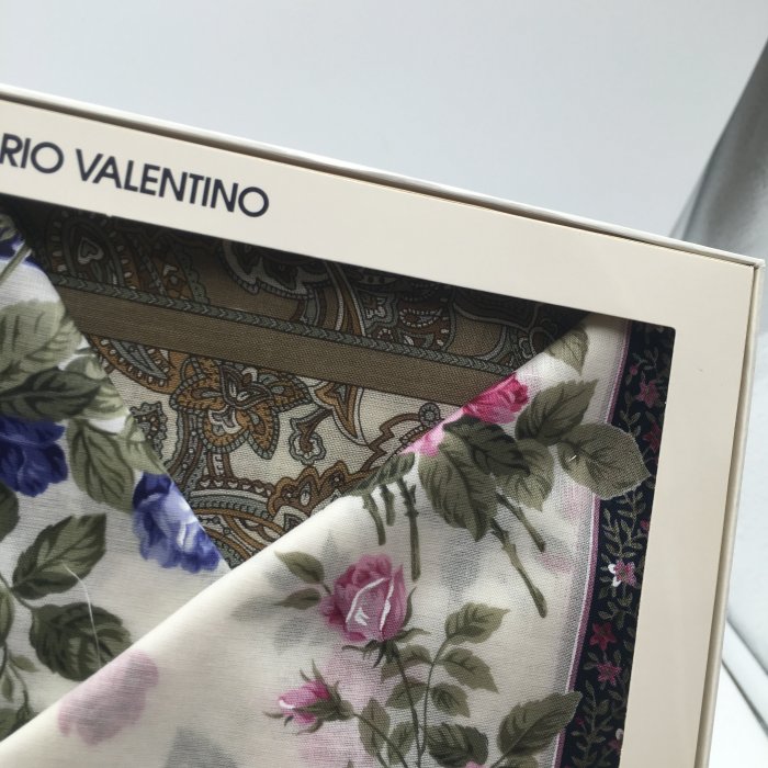 【皮老闆二店】新古真品 MARIO VALENTINO 手帕 花紋 盒裝4件組   盒167