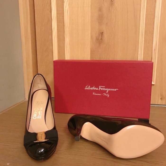 全新 salvatore ferragamo 經典款黑色高跟鞋