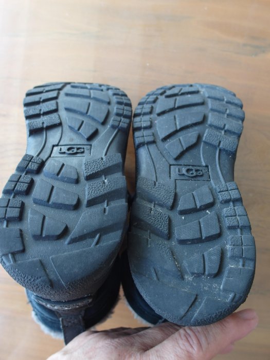 澳洲正品Ugg 黑色麂皮童靴