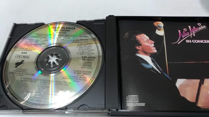 書皇8952：專輯 de☆1983『Julio Iglesias In Concert(2CD)』C2K 39570