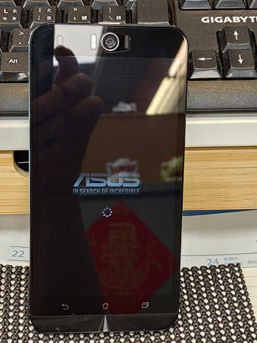 Asus ZENFONE SELFIE ZD551KL中古機，開機當機，零件機/按鍵機/老人機/銀髮機，摺疊機，中古機/